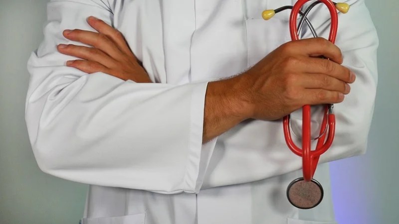 Draft executive decree on construction of six specialized hospital establishments examined