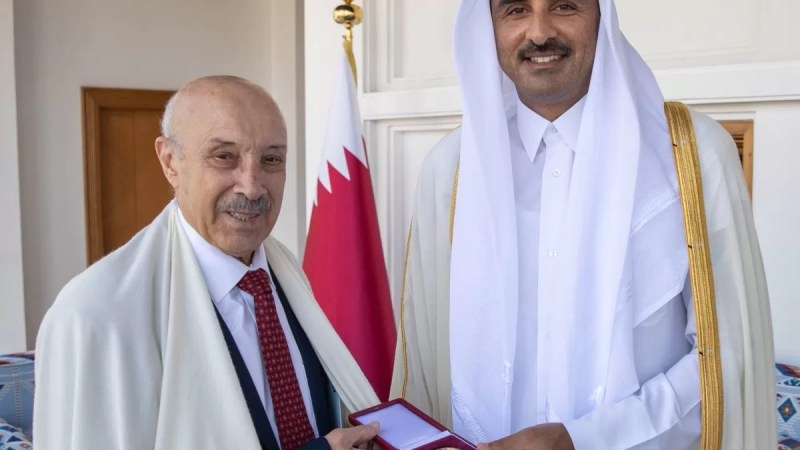 Qatar’s Emir awards Al Wajbah Medal to Algerian ambassador
