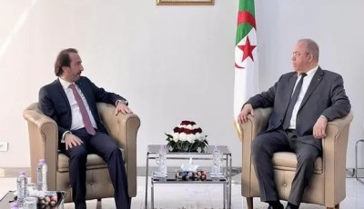 Industry Minister Zaghdar receives president of CREA Kamel Moula