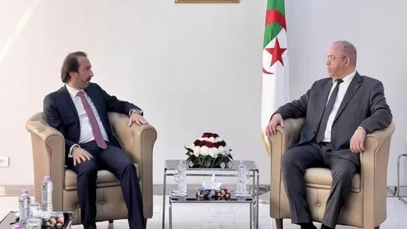 Industry Minister Zaghdar receives president of CREA Kamel Moula