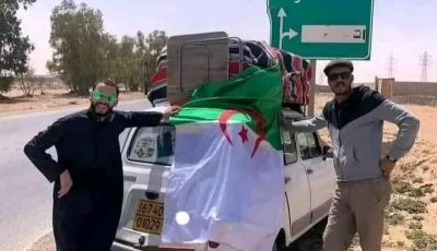 Two Algerians on their way to Mecca aboard R4 car: Fascinating images!