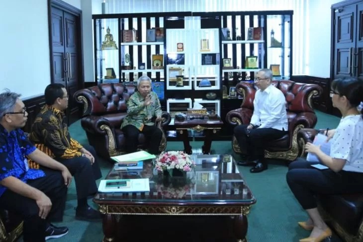 Indonesia explores expanding cooperation in religious sector with Algeria