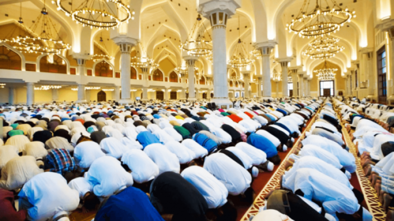 Blessed Eid al-Fitr: Algerians perform Salat el Eid (Prayer of Eid)