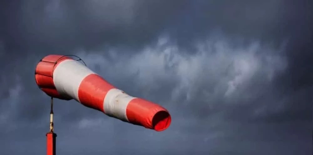 Weather alert: Strong winds, sandstorms, vision difficulties through different provinces
