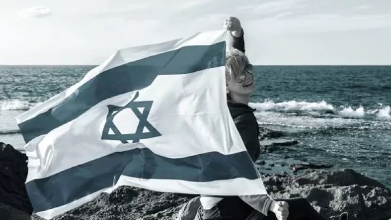 The Zionist Marianne: A Misguided Attack on Algeria!