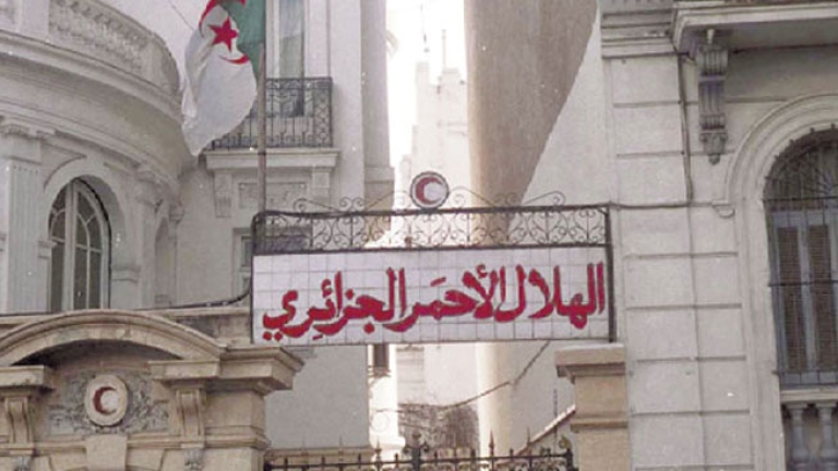 Governor’s Effective Supervision Facilitates Distribution of 35,000 Water Bottles by Algerian Red Crescent Volunteers and SEAAL Workers in the Capital