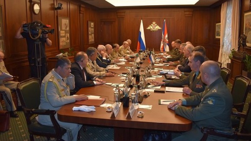 Strengthening Bilateral Ties: Algerian Army Chief Chanegriha Receives Warm Welcome by Russian Defense Minister