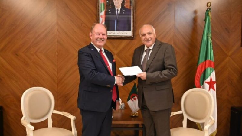 Ahmed Attaf Welcomes New Finnish Ambassador to Algiers