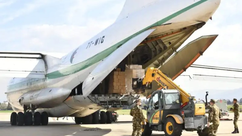 Algerian Aid Arrives at Al-Arish Airport in Egypt, Marking a Strong Show of Solidarity with Gaza