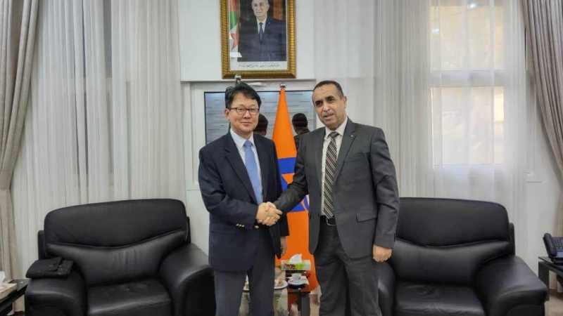 Sonelgaz CEO Meets Deputy Executive Director of Hyundai Engineering