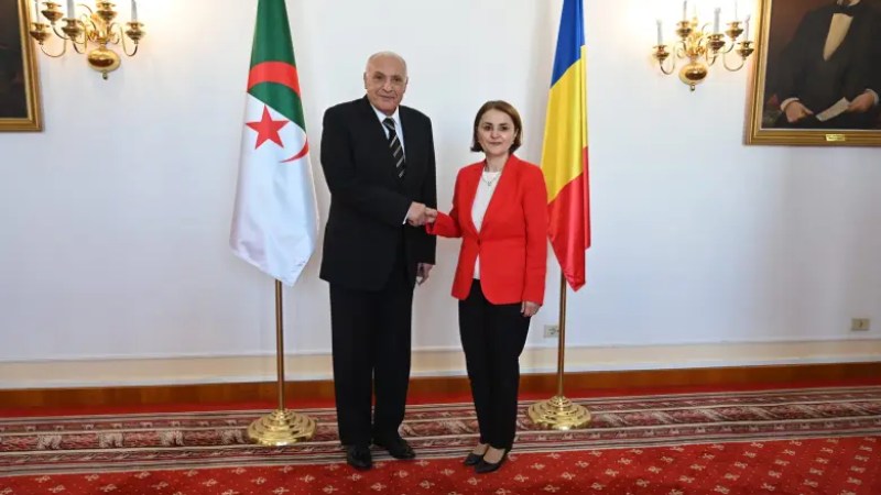 FM Attaf Holds Productive Meeting with Romanian Counterpart
