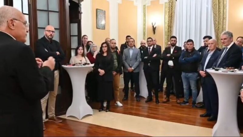 FM Attaf Engages with Algerian Community in Romania