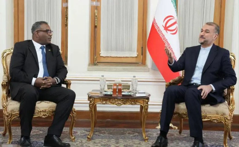 Algeria Expresses Readiness to Boost Relations with Iran During Diplomatic Meeting