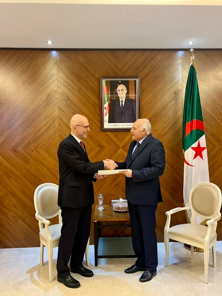 Algerian FM Ahmed Attaf Welcomes New Italian Ambassador Alberto Cutillo
