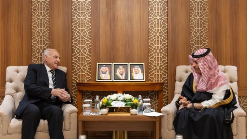 Algerian FM Ahmed Attaf Holds Talks with Saudi Counterpart on Palestinian Aggression