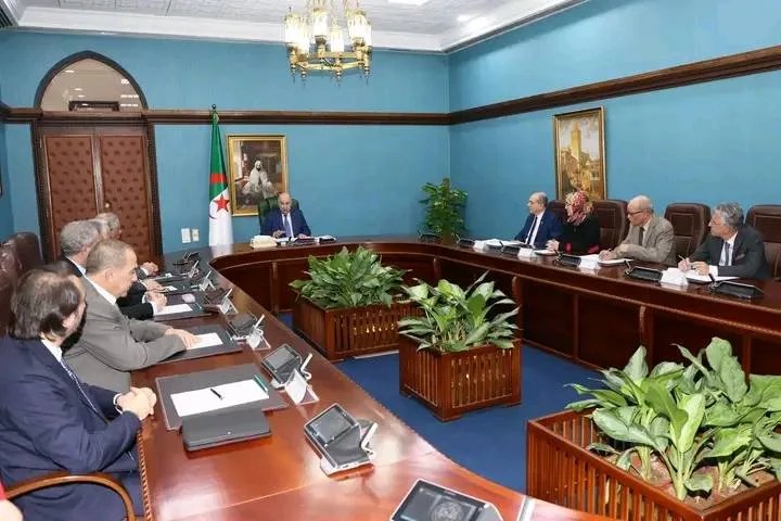 President Tebboune Installs Members of High Commission for Investment Appeals