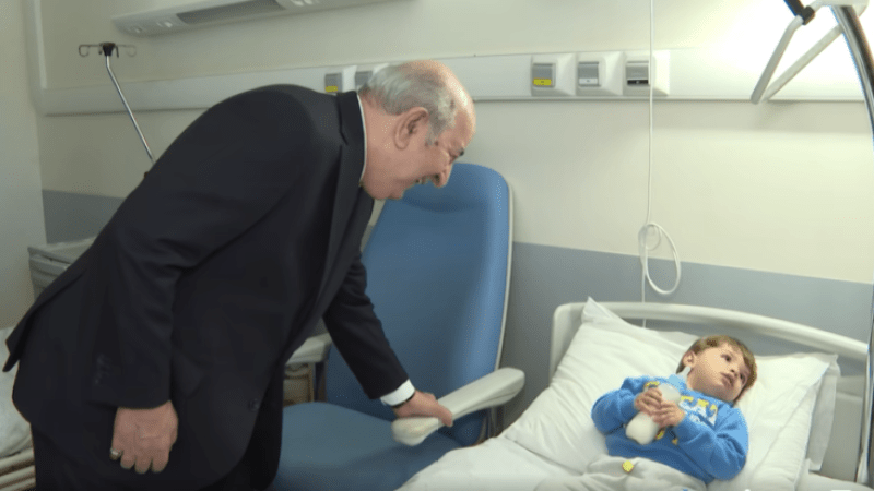 President Tebboune Visits Hospitalized Palestinian Family in Algiers 