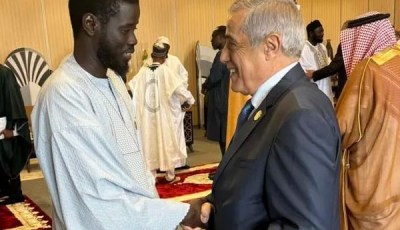 Algerian Premier Larbaoui Holds Talks with Senegalese President and OIC Secretary-General