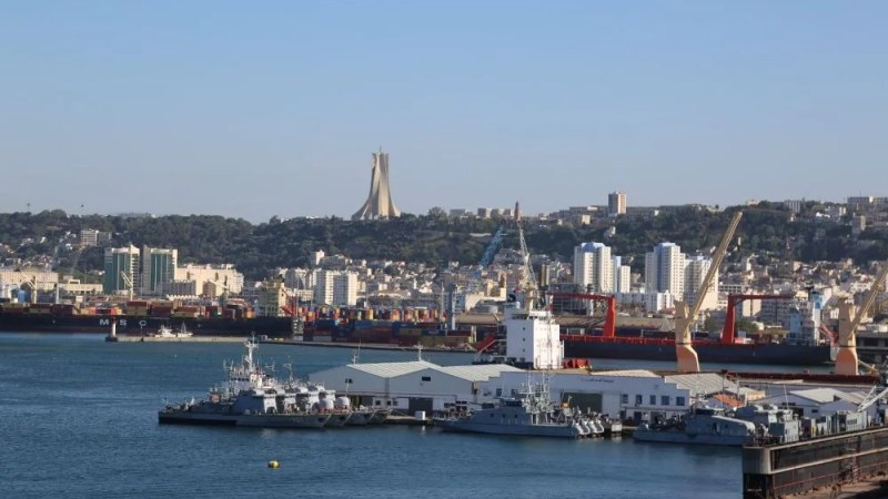 Minister Zahana Emphasizes the Need to Improve Service Quality at Port of Algiers