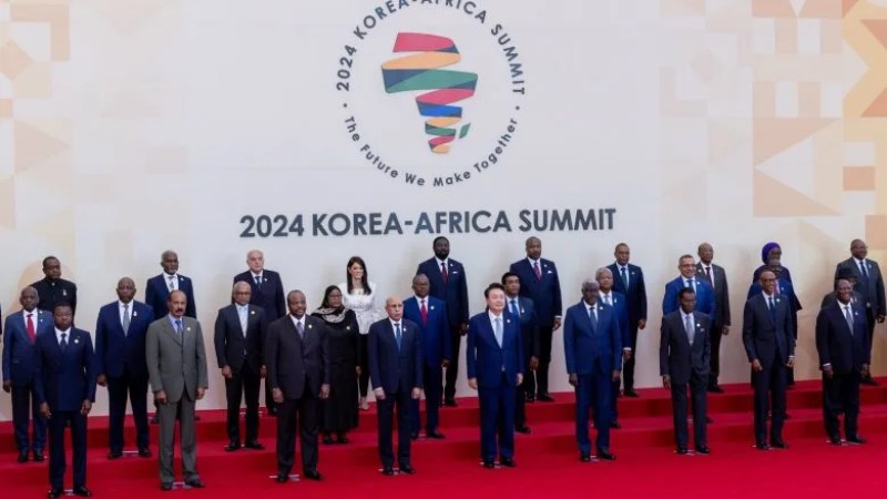 Algerian FM Attaf Holds a Series of Meetings in Seoul