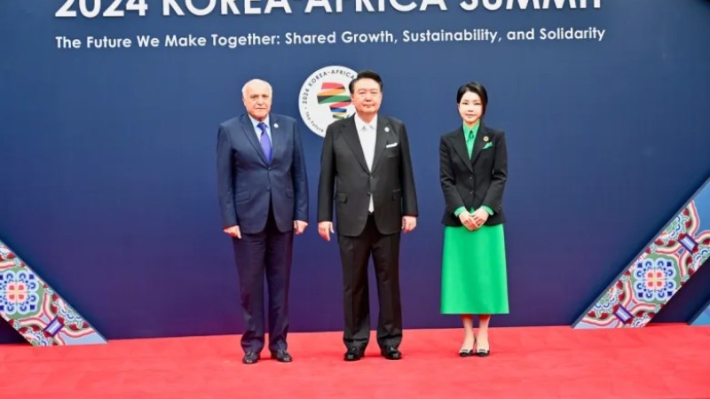 Algerian FM Attaf Meets South Korean President