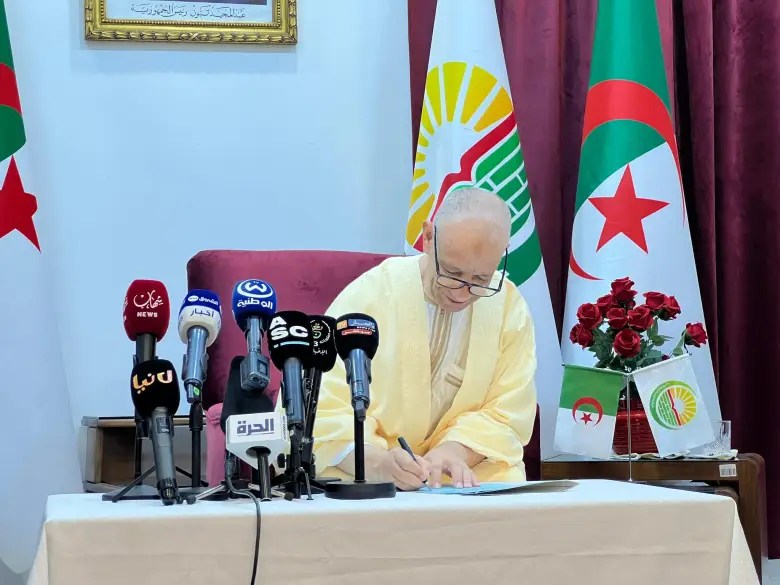 Bengrina Signs First Individual Subscription Form for President Tebboune’s Candidacy in Algeria’s Presidential Elections