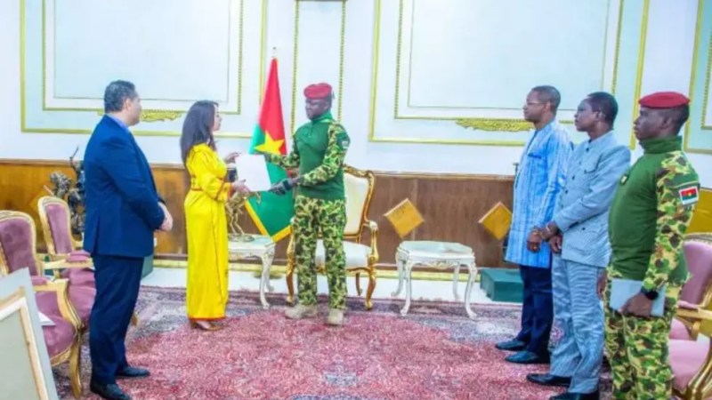 Algerian Secretary of State Mansouri Meets Burkina Faso President, Delivers Message from President Tebboune