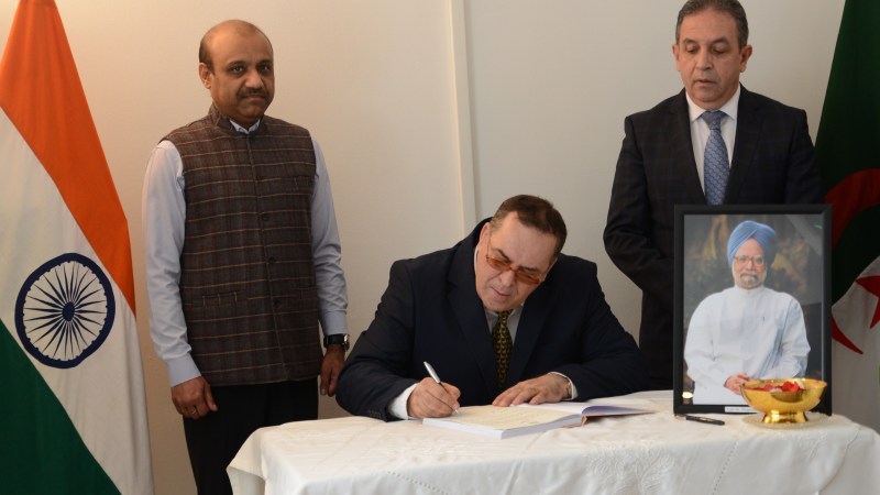 Algeria Honors the Legacy of Former Indian Prime Minister Manmohan Singh: Minister of Communication Signs Condolence Book, Extending Algeria’s Profound Sympathy