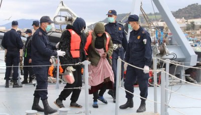 Algerian Naval Forces Rescue 32 Irregular Migrants off the Coast of Douaouda