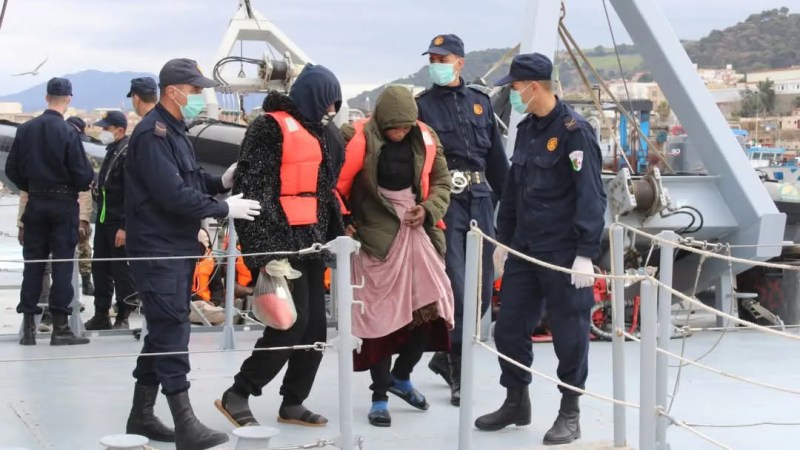 Algerian Naval Forces Rescue 32 Irregular Migrants off the Coast of Douaouda