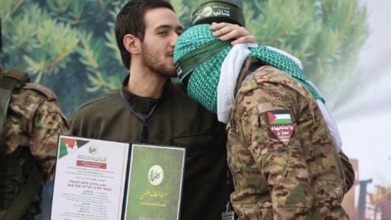 A Kiss That Shattered Zionist Propaganda: Freed Zionist Soldier Exposes the Truth About Captivity