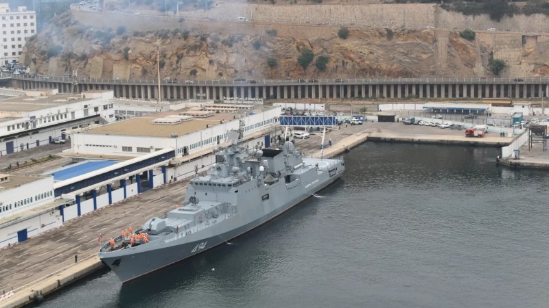 Russian Warship “Admiral Grigorovitch” Docks at Oran Port in Strategic Naval Visit