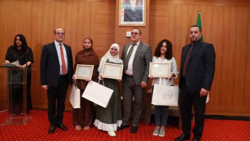 Minister Meziane Honours Outstanding Students from the Families of Communication Sector Workers