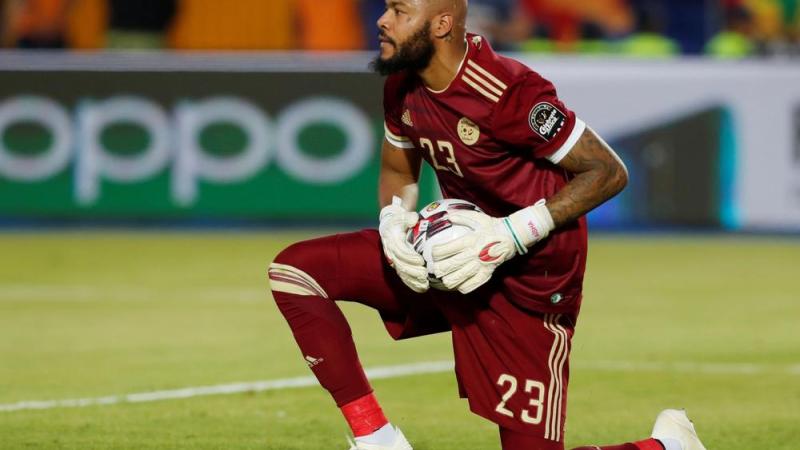 Raïs Mbolhi touché au niveau du genou