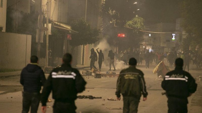 Tunisie: Remaniement ministériel sur fond d’émeutes