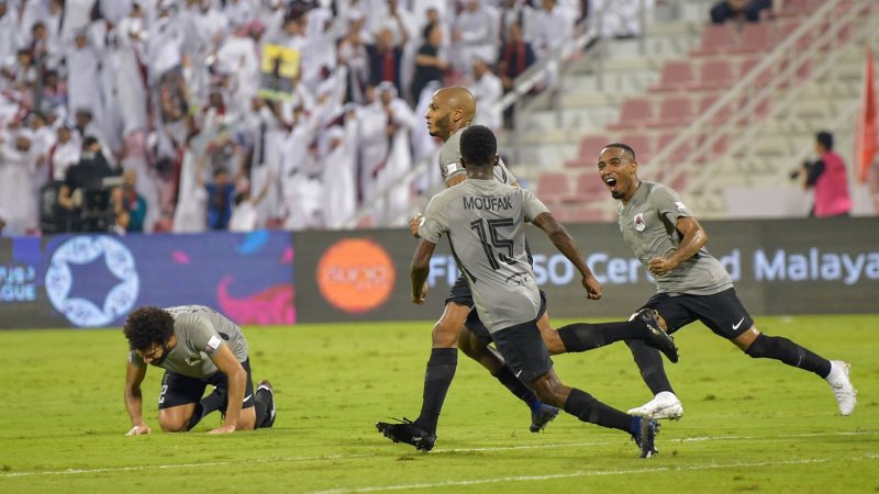 Vidéo : Yacine Brahimi marque un joli but face à Al Kharitiyath