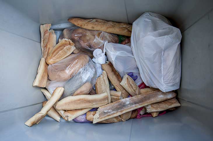 Ramadan: les Algériens ont gaspillé plus de 4 millions de baguettes