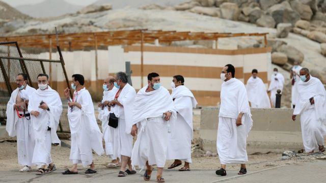 Les pèlerins musulmans au Mont Arafat, moment fort du hadj en plein Covid