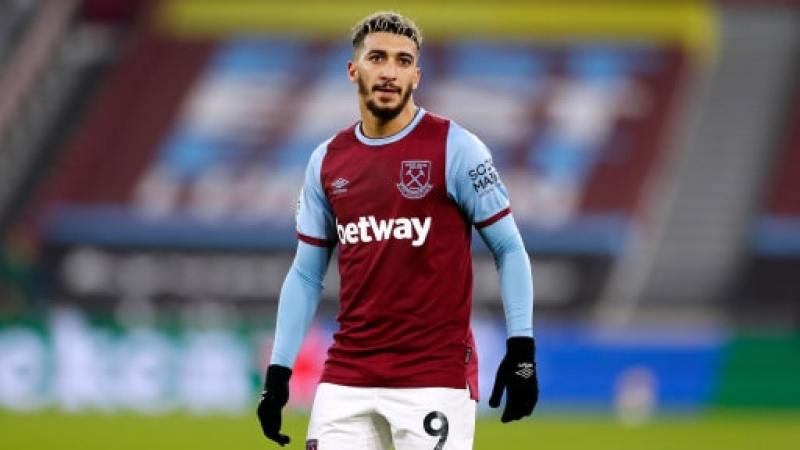 غاري نيفيل : بن رحمة يستحق اللعب أساسيا