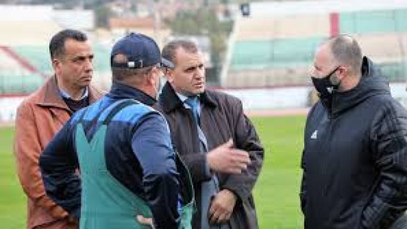 بلماضي يعاين أرضية ملعب مصطفى تشاكر قبل مباراة بوتسوانا