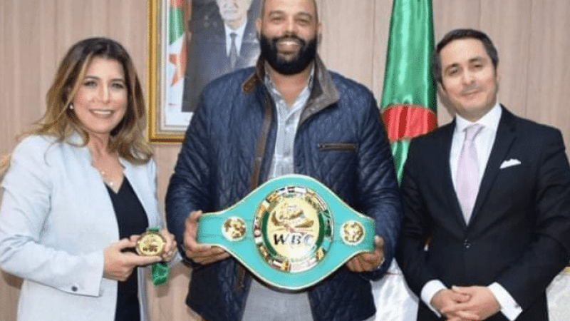 الوزير خالدي يستقبل البطل الجزائري رشيد مسكين
