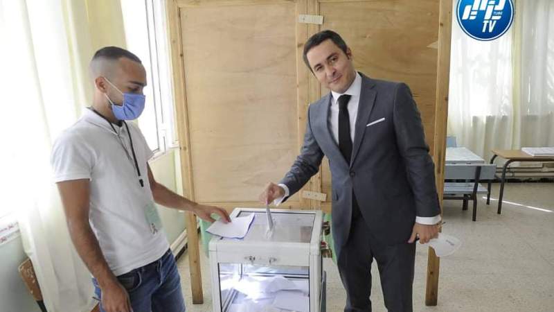 وزير الشباب والرياضة سيد علي خالدي، يؤدي واجبه الانتخابي بالتصويت في الانتخابات التشريعية