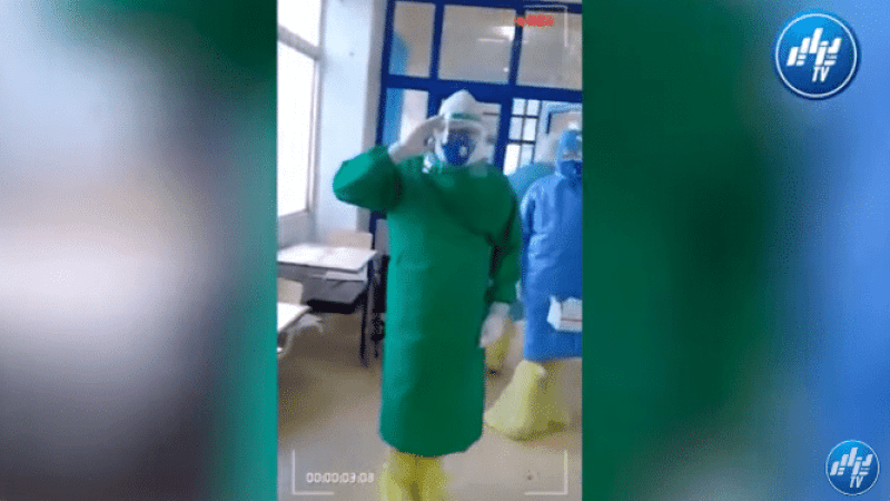 تحية للجيش الأبيض لحظة الدخول للمعركة مع عدو غير مرئي ربي يحمي بلادنا