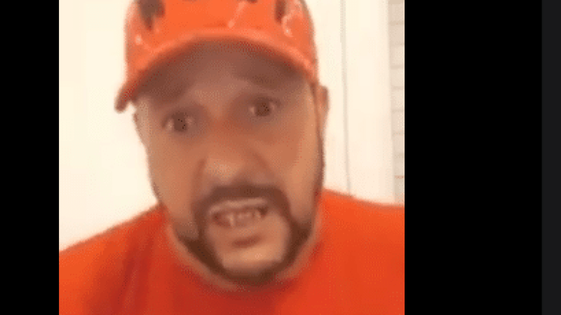 المغني القبائلي عميروش الرجل الثاني في الماك يعلن انسحابه ويعترف الماك حركة ارهـ ابـية وفرحات مهني ا