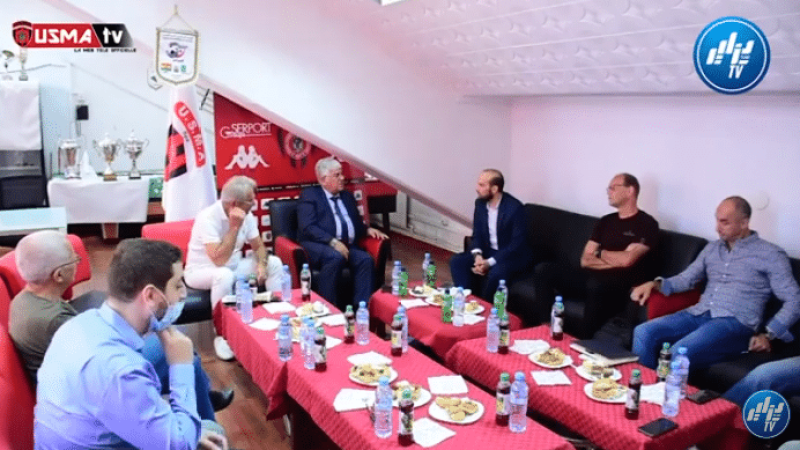 تنصيب المدير الرياضي حسين أشيو و الطاقم الفني الجديد لاتحاد العاصمة بقيادة دونيس لافان