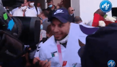 البطل الجزائري كمال قرجنة يهدي الميدالية للشعب الجزائري