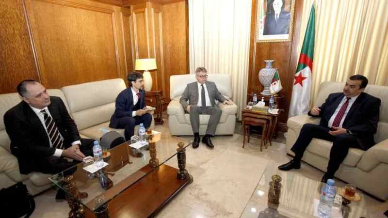 وزير الطاقة والمناجم يستقبل مدير المنطقة الافريقية للشركة المختلطة الروسية-الإماراتية “إميرال”