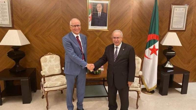احتفاء بفوزه العريض كمفوض للاتحاد الافريقي المكلف بالتعليم والتكنولوجيا والابتكار… وزير الخارجية يستقبل البروفيسور محمد بلحوسين