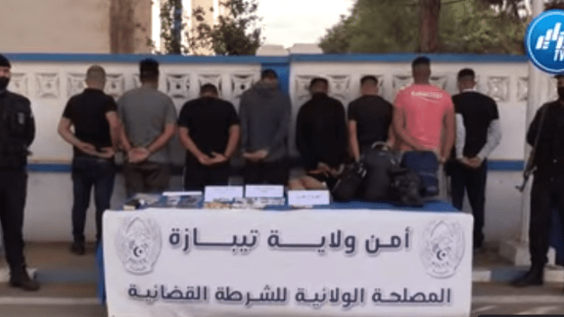 تيبازة: الشرطة تنجح في القبض على عصابة خطيرة للهجرة غير الشرعية