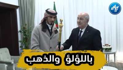 بالفيديو…شاهد كيف تسلم الرئيس تبون سارية علم الجزائر، ذهبية، ومرصعة باللؤلؤ، من طرف المبعوث الشخصي لأمير دولة…